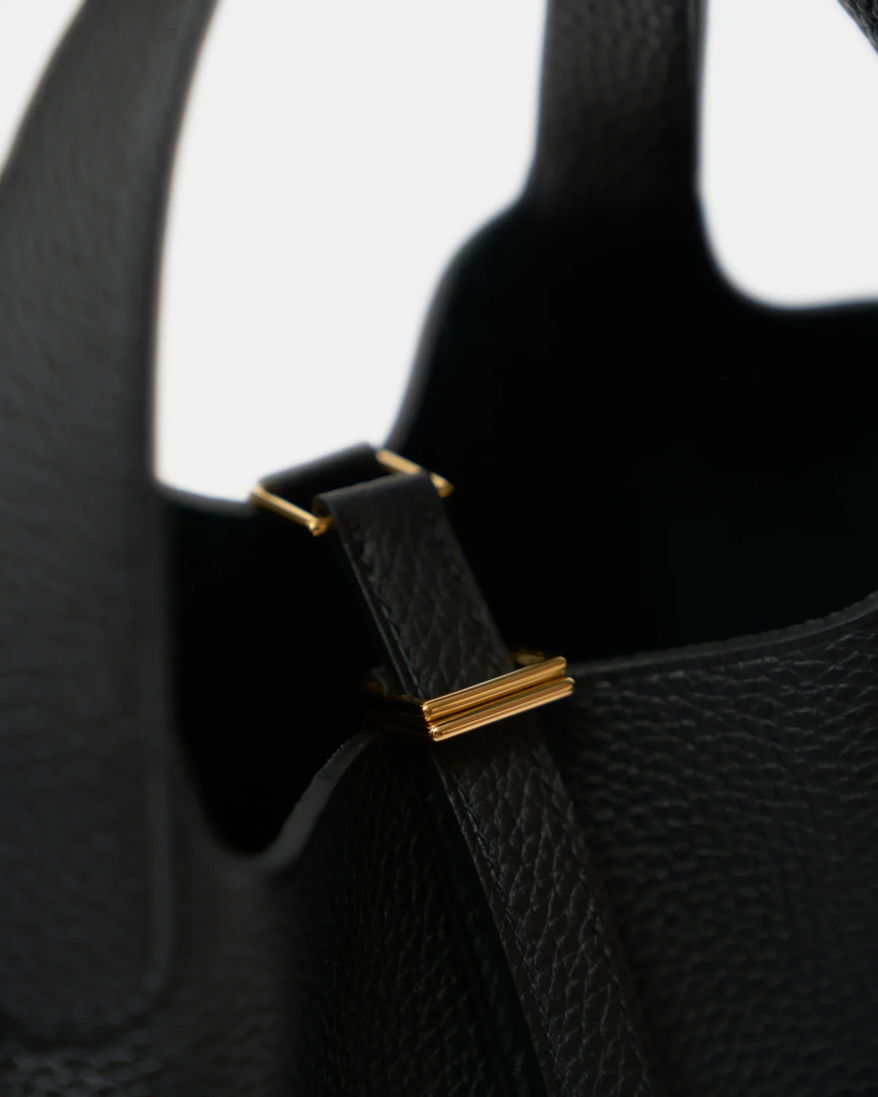 Hermès Picotin 18 Black Clemence Ghw