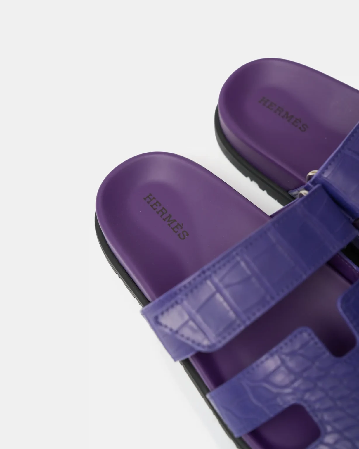 Hermès Chypre Violet Majorette Matte Mississippiensis Alligator Sandals
