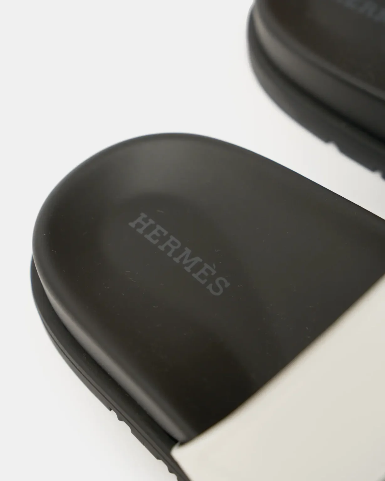 Hermès Chypre White Calfskin Sandals